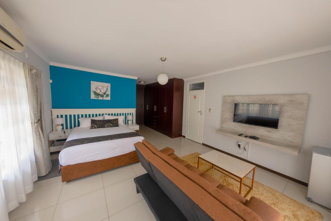 Green Lagoon Guest House Габороне Екстер'єр фото