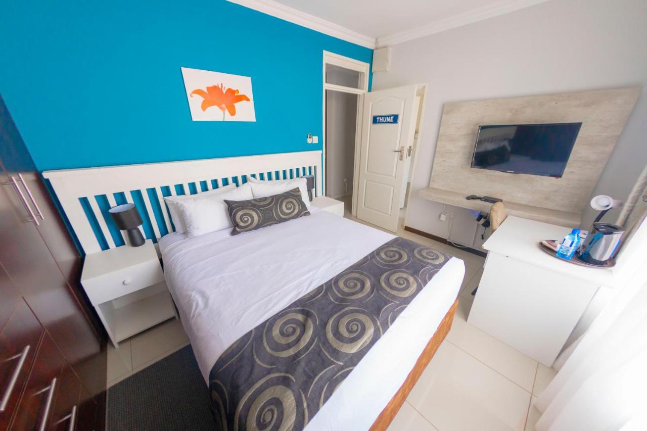 Green Lagoon Guest House Габороне Екстер'єр фото